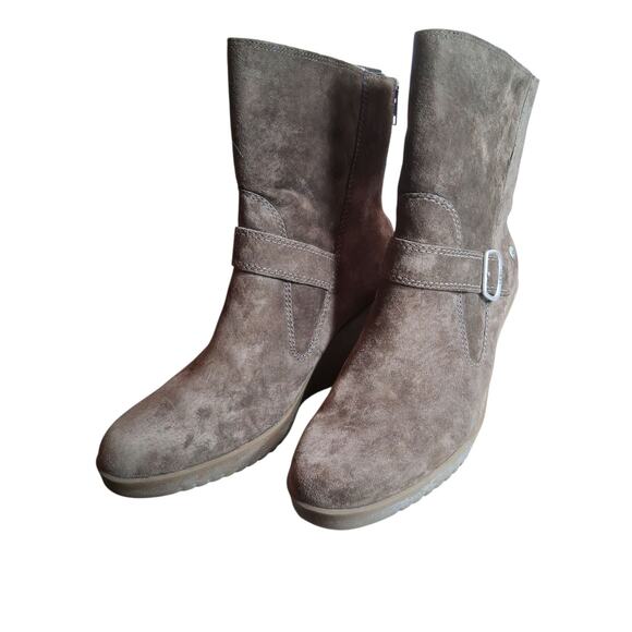 UGG Australia Gisella Brown Suede Wedge Boots With Buckle Sterling Lined Size 10 - Picture 2 of 9